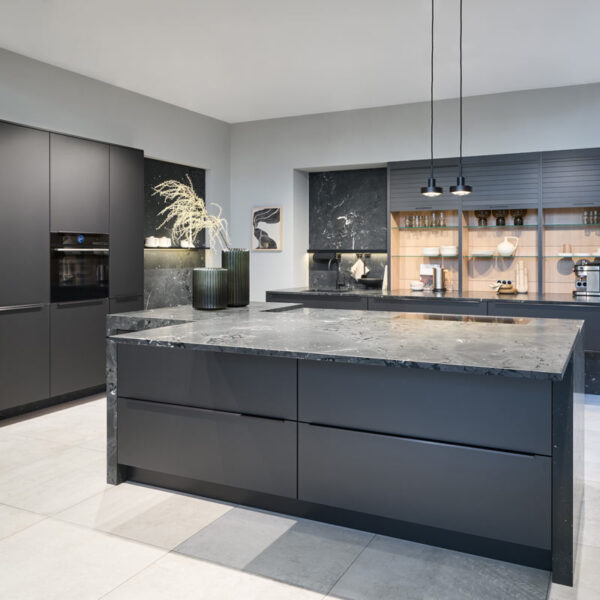 AV 5015 metallic carbon 600x600