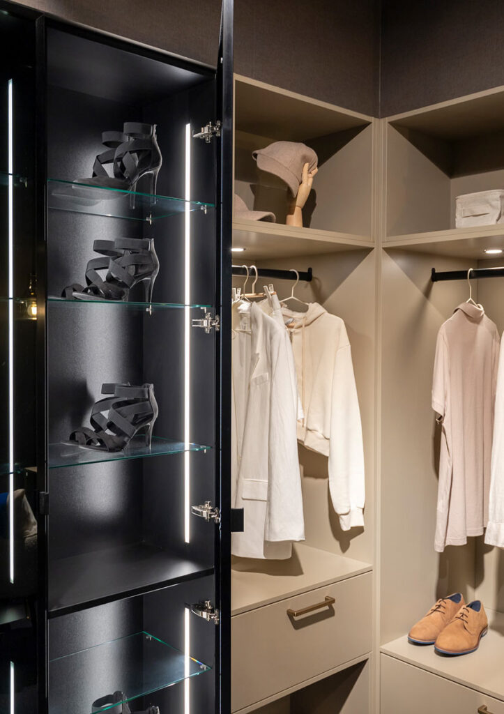 Ankleide Vitrine S40 723x1024